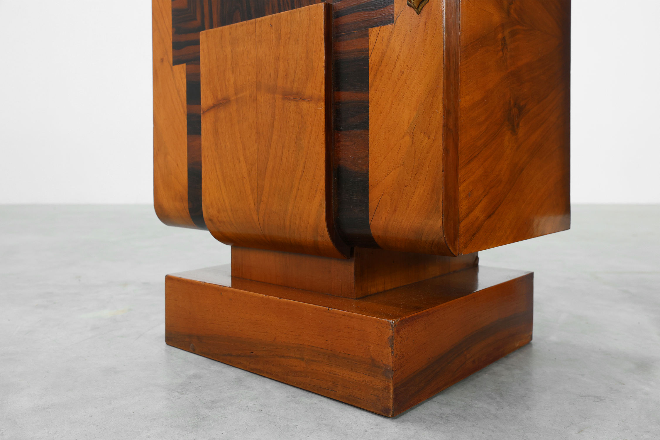 Set of Two Geometric Art Deco Wooden Nightstands, Italy 1920sthumbnail
